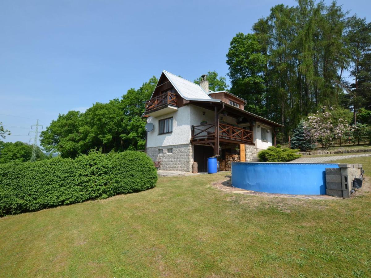 Вилла House With The Pool And Fenced Garden Hnanice  Экстерьер фото